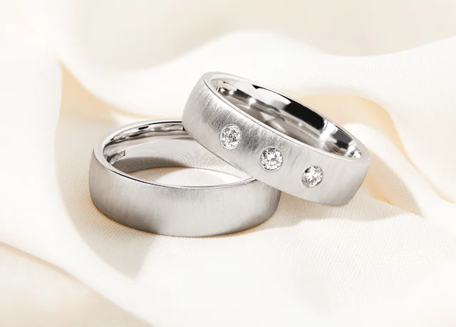 Same Sex Engagement Rings & Wedding Band Guide | LGBTQ+ Styles